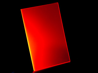 Лист оргстекла флуоресцентного красного 300х320х3мм светится в УФ