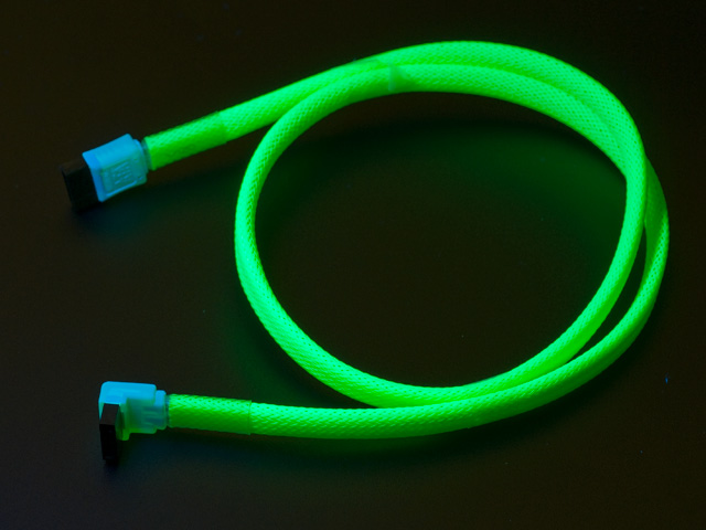 Флуоресцентный SATA кабель Vizo зеленого цвета