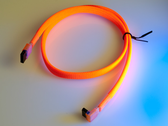 Флуоресцентный SATA кабель Vizo красного цвета