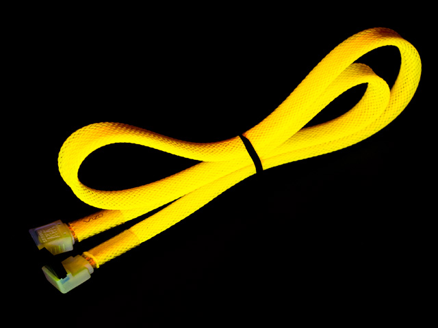 Флуоресцентный SATA кабель Vizo желтого цвета