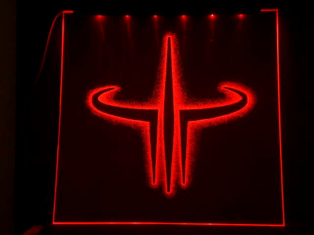 Окно ручной работы  с гравировкой и подстветкой  Quake  красная